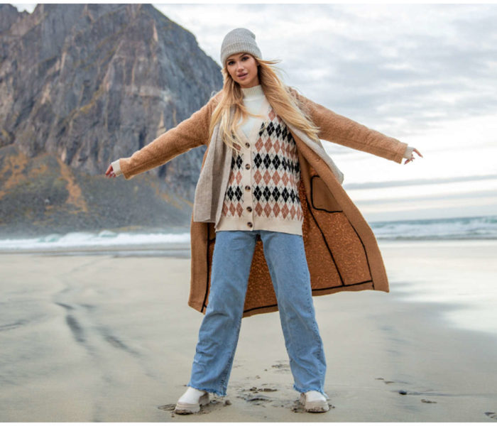 Дамски пуловери за зимата – най-популярните модели на едро!